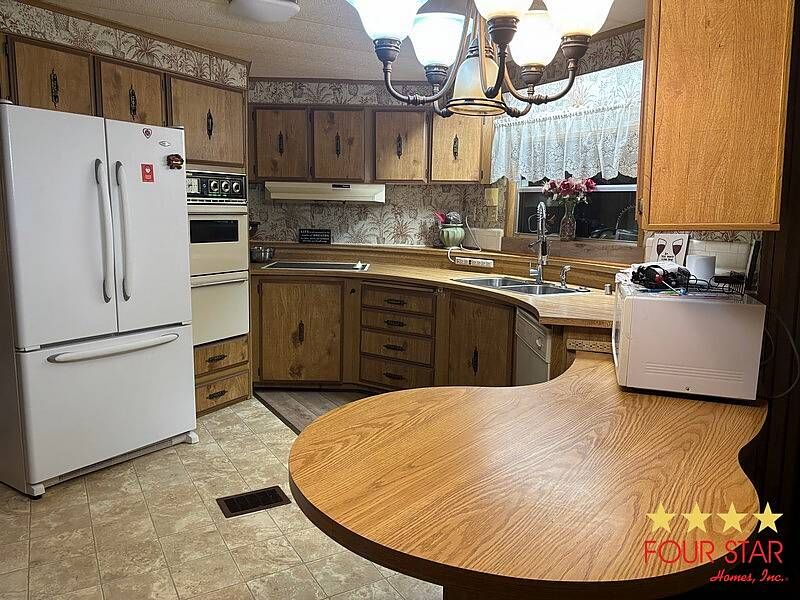2401 Greenhedge Drive, Orange City FL – photo 8